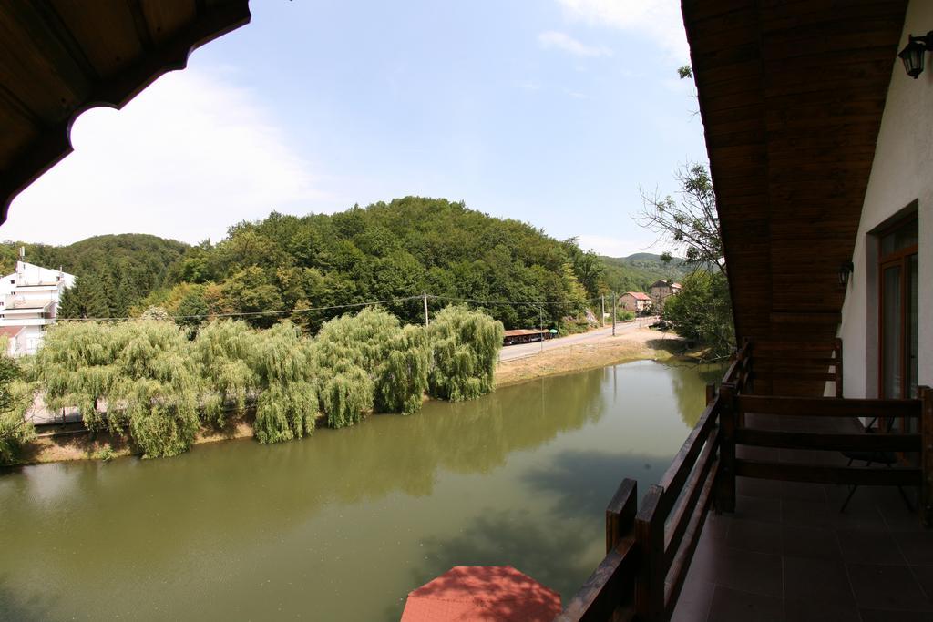 Guest House Lacul Linistit Moneasa Oda fotoğraf